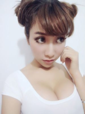 美女脱了奶罩让男生摸-高清视频在线播放