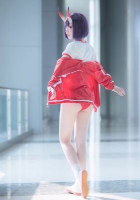 电影院被陌生人摸湿-免费看片日本电影在线